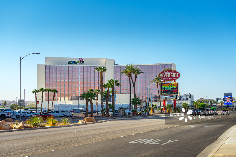 水瓶座度假大楼和河滨酒店和赌场的标志图片素材