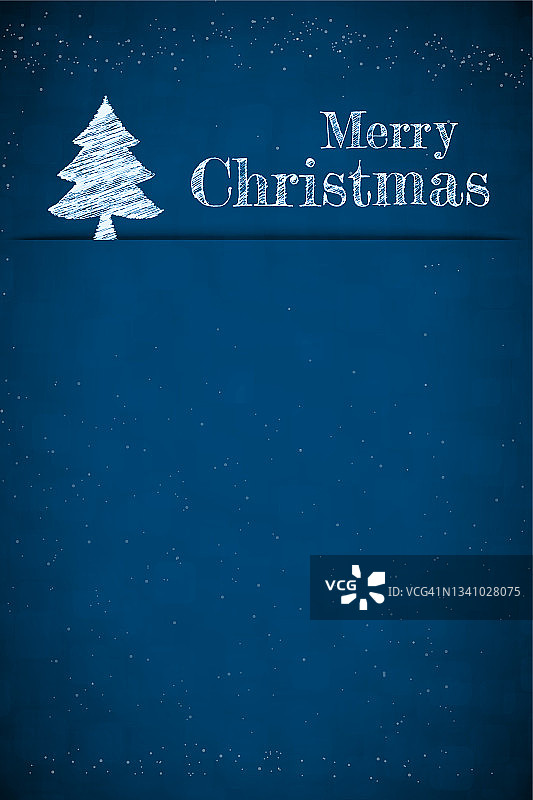 暗午夜蓝色垂直圣诞节星空闪烁的节日向量背景与短信圣诞快乐在白色字体和一棵针叶树图片素材