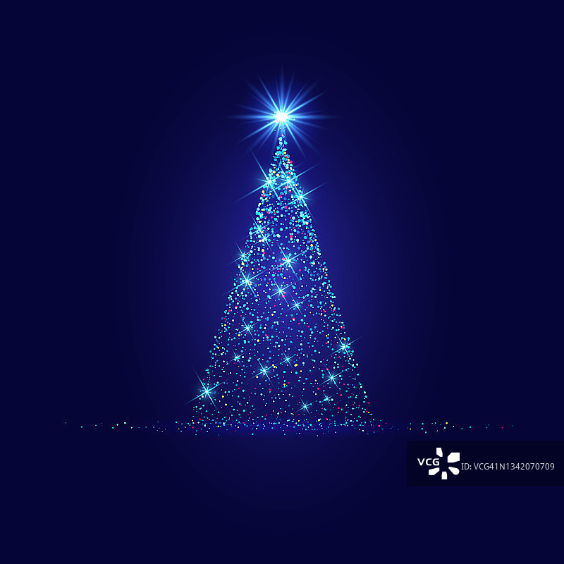 魔术圣诞树由蓝色的灯在黑暗的背景图片素材