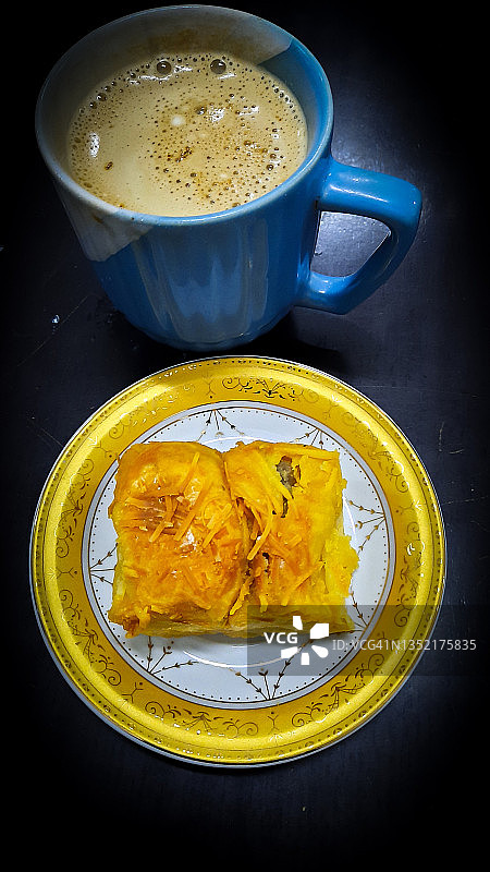 早上的早餐是咖啡和芝士蛋糕图片素材