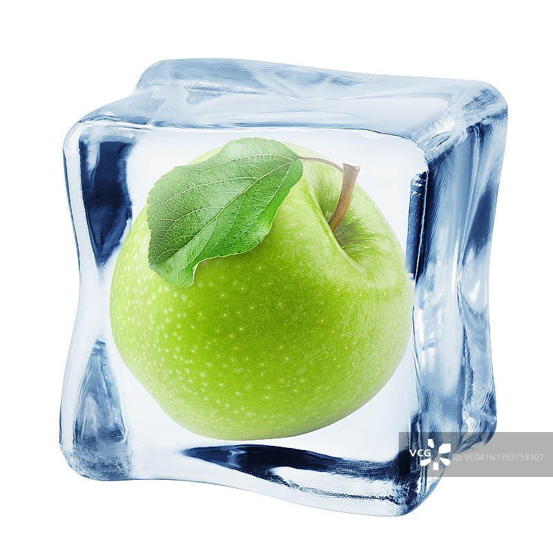 冰立方苹果，孤立在白色背景，剪切路径，全景深图片素材