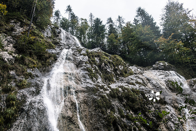 欧洲斯洛文尼亚洛加斯卡多里纳国家公园的帕伦克瀑布图片素材