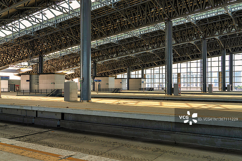 邦苏大车站的内部大厅，泰国新的和最大的东南亚铁路枢纽。图片素材