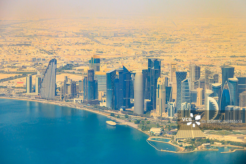 卡塔尔多哈城市天际线的鸟瞰图图片素材