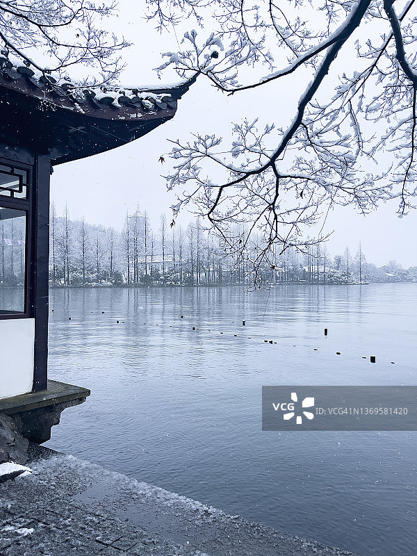 大雪期间中国杭州西湖的风景图片素材