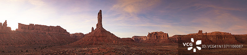 美国犹他州众神谷沙漠景观中的日出图片素材