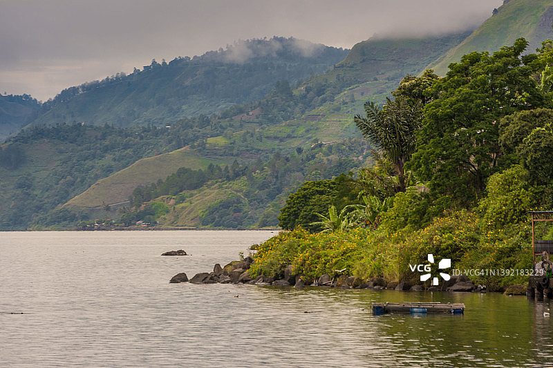 美丽而引人注目的Simalungun - Toba湖晨景图片素材