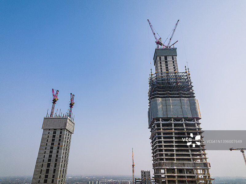 上海新地标建筑——张江门摩天大楼施工现场鸟瞰图图片素材