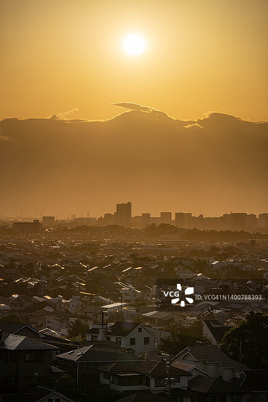 日本神奈川住宅区的夕阳图片素材