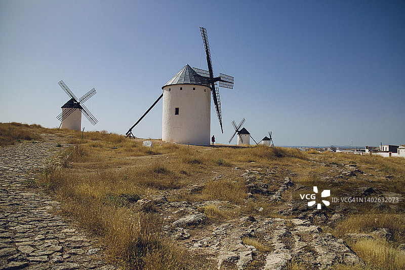 西班牙皇家城坎波德克里普塔纳的风车图片素材