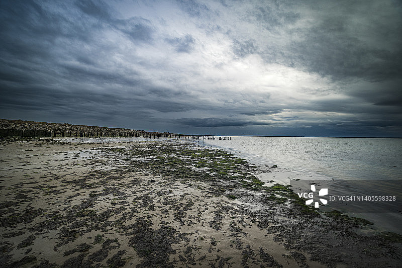 法国诺曼底，美西大营地附近的法国海岸线图片素材