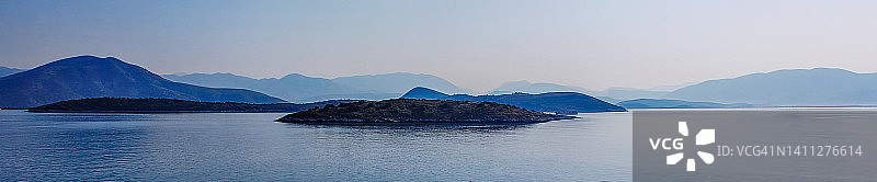 以岛屿为背景的爱琴海图片素材