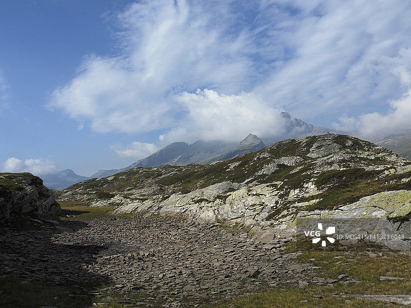瑞士圣贝纳迪诺山口附近的干湖图片素材