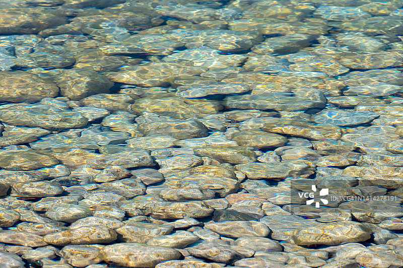 在加拿大安大略省狮子头省级公园狮子头海滩港口惊人的干净的淡水。休伦湖地峡湾。是个度假旅游的好地方。图片素材
