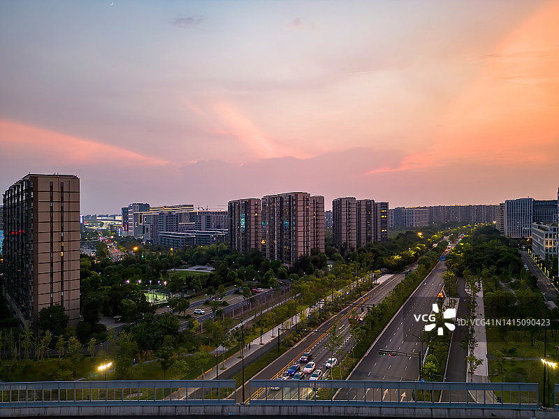 无人机视角下的杭州夜景图片素材