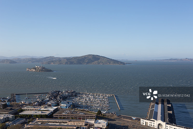 鸟瞰渔人码头和恶魔岛在旧金山，加利福尼亚州。图片素材
