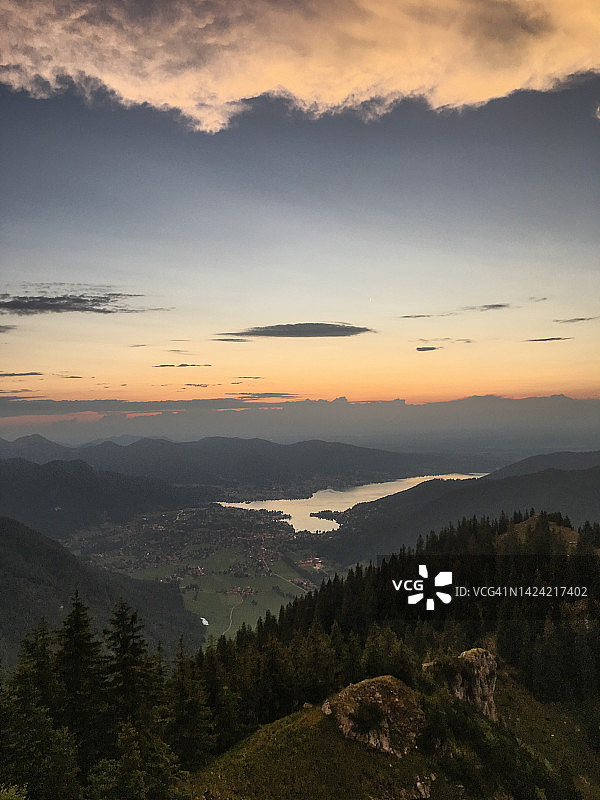 德国巴伐利亚泰根湖的日落图片素材