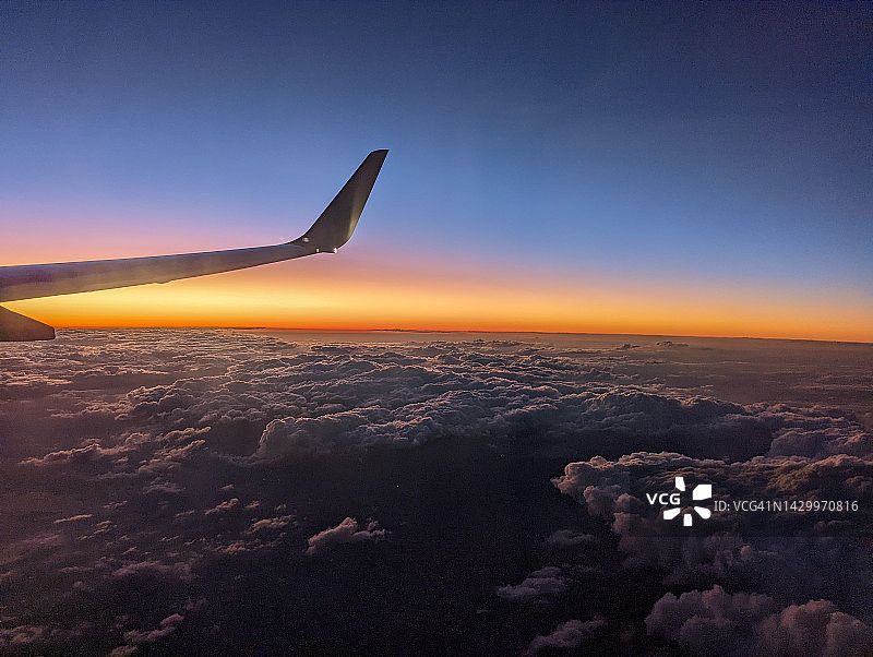 夕阳从飞机图片素材