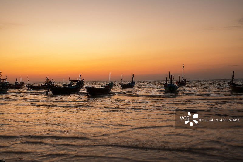 渔船和湄兰蓬海滩班昆奥罗勇，泰国图片素材