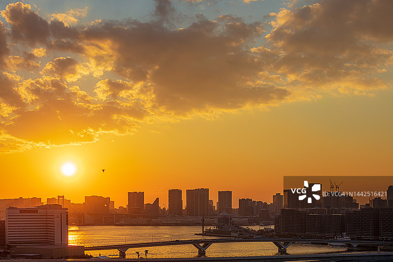 日本东京的日落鸟瞰图。图片素材