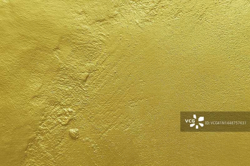金色与旧的垃圾墙混凝土纹理作为背景。图片素材