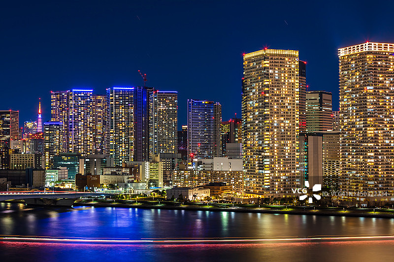 东京夜间鸟瞰新东水地区，日本。图片素材
