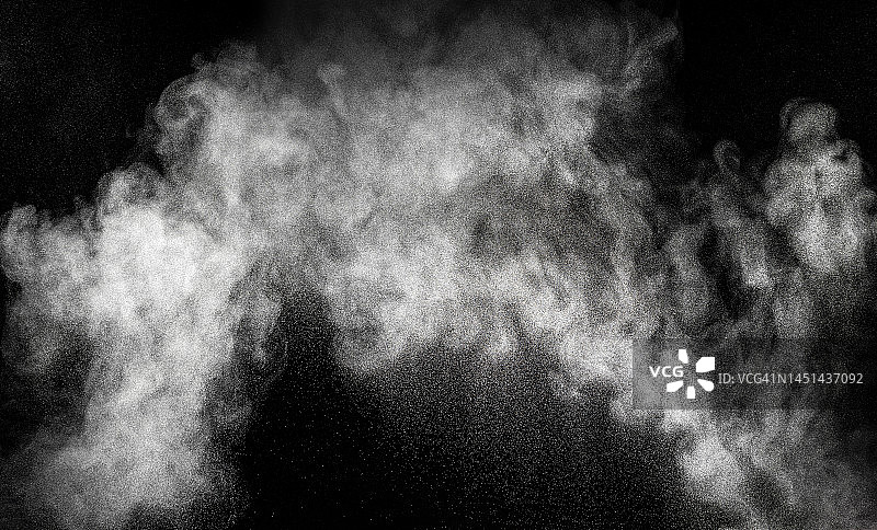 黑色背景上灰尘和烟雾爆炸产生的冲击波。图片素材