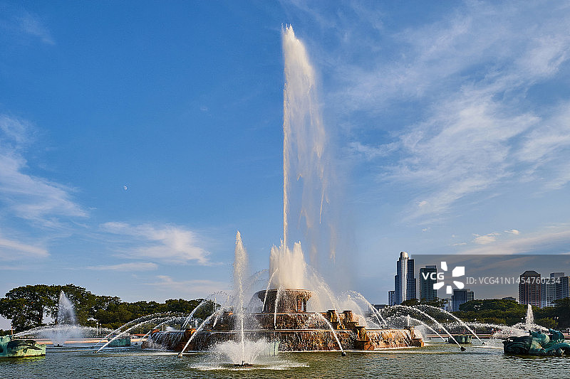 美国芝加哥格兰特公园白金汉喷泉图片素材