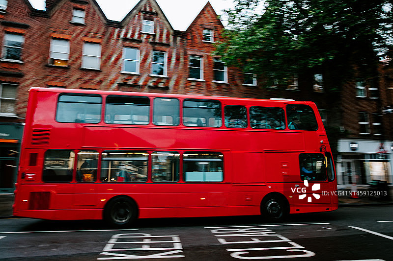 伦敦的双层巴士图片素材