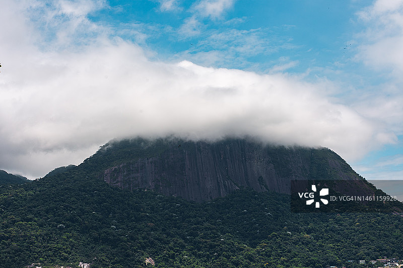 里约热内卢中Corcovado山低角度POV图片素材