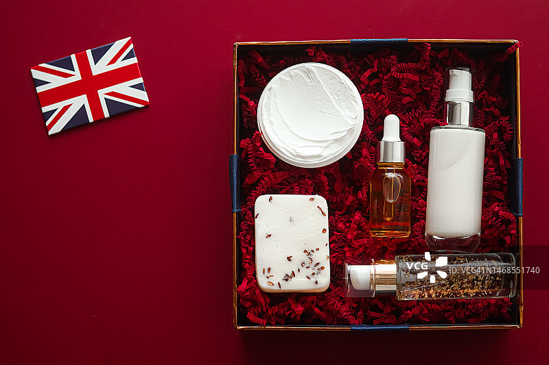 美容盒订阅交付在英国，豪华护肤品图片素材
