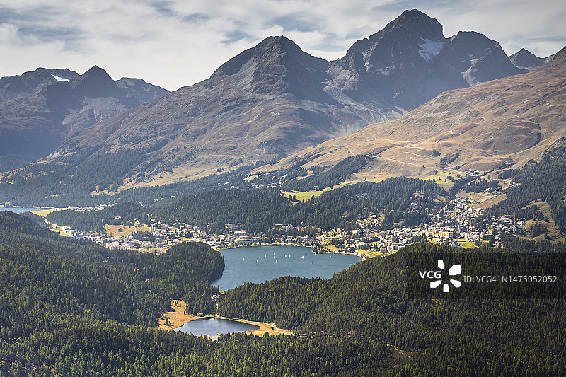 圣莫里茨和湖泊景观，从Muottas Muragl，恩加丁山谷，格劳宾登，瑞士阿尔卑斯山图片素材