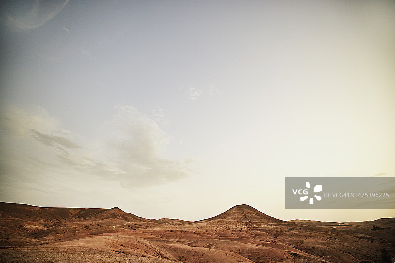 摩洛哥阿加法沙漠日落时的极端广角景观图片素材