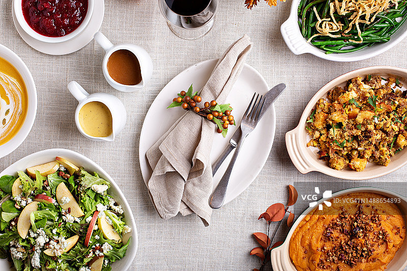 感恩节晚餐，全火鸡和配菜，美国图片素材