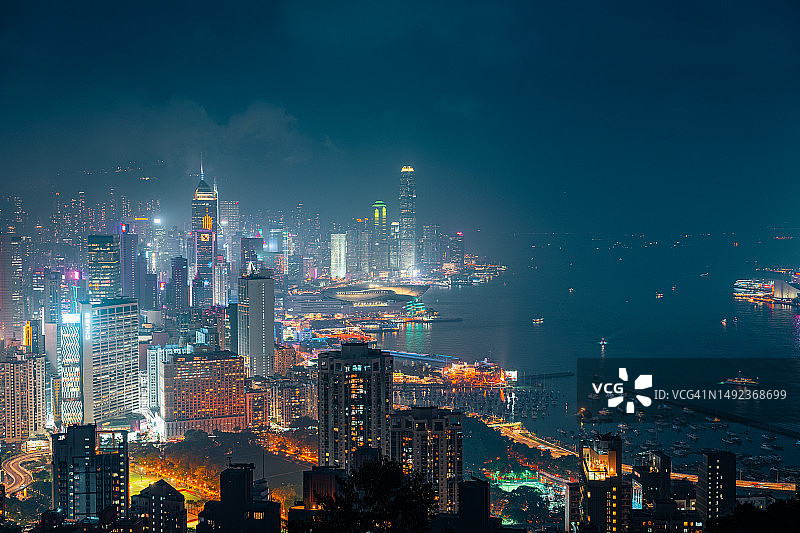 夜间摩天大楼，香港天际线图片素材