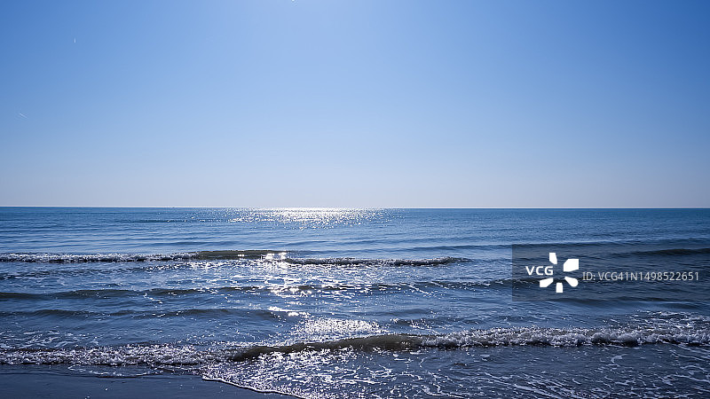 意大利威尼斯大都会耶索洛，蔚蓝的天空衬托着美丽的海景图片素材
