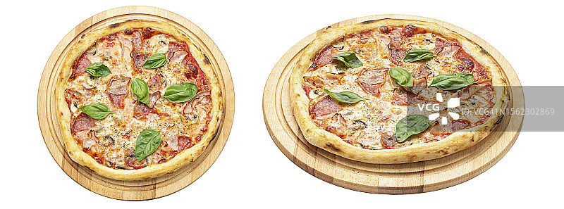 美味的披萨装在白色背景的木制盘子里。披萨店的菜单。餐厅或披萨店的概念海报。图片素材