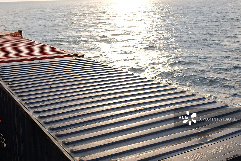 集装箱船作为物流运输业务图片素材
