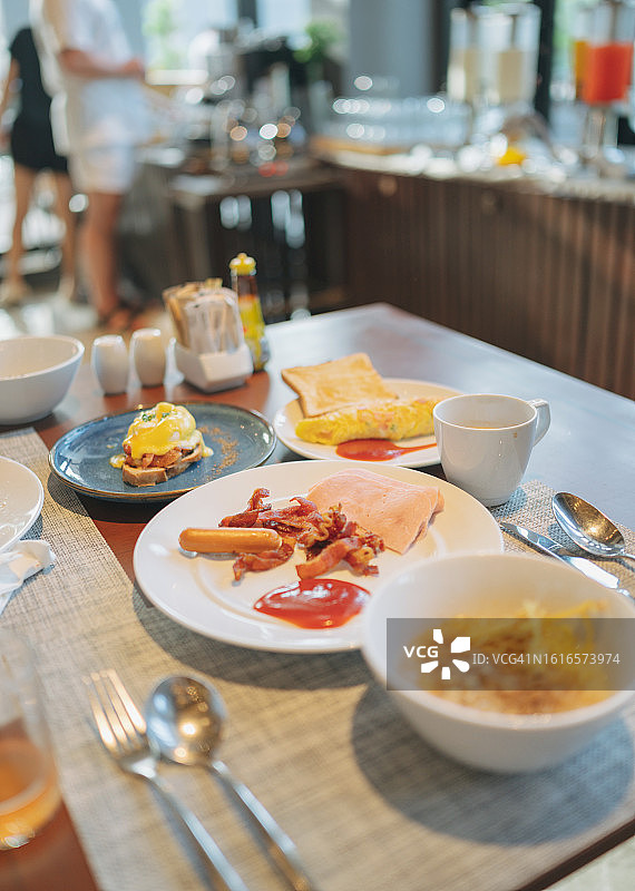 泰国亚洲酒店的国际自助早餐图片素材