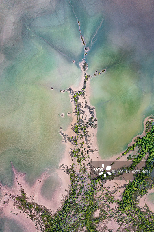 从无人机的角度拍摄的国王河支流，温德姆，西澳大利亚，澳大利亚图片素材