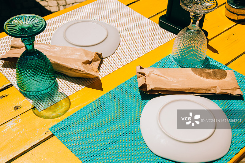 餐厅里有创意的餐桌布置图片素材