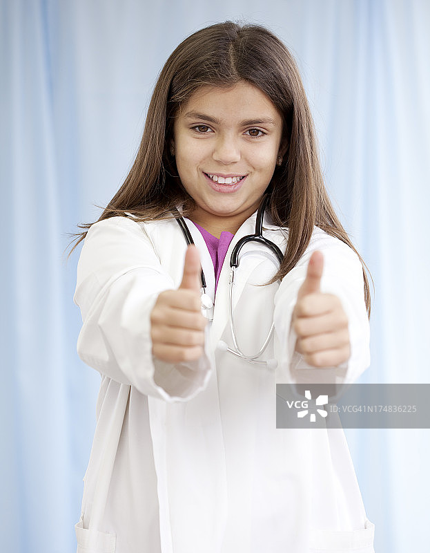 女孩梦想成为一名医生图片素材