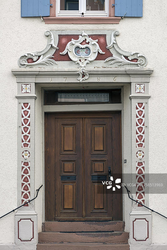 装饰前门，1786年，德国巴登-符腾堡州Ringsheim图片素材