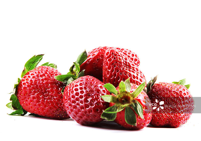 草莓在白图片素材