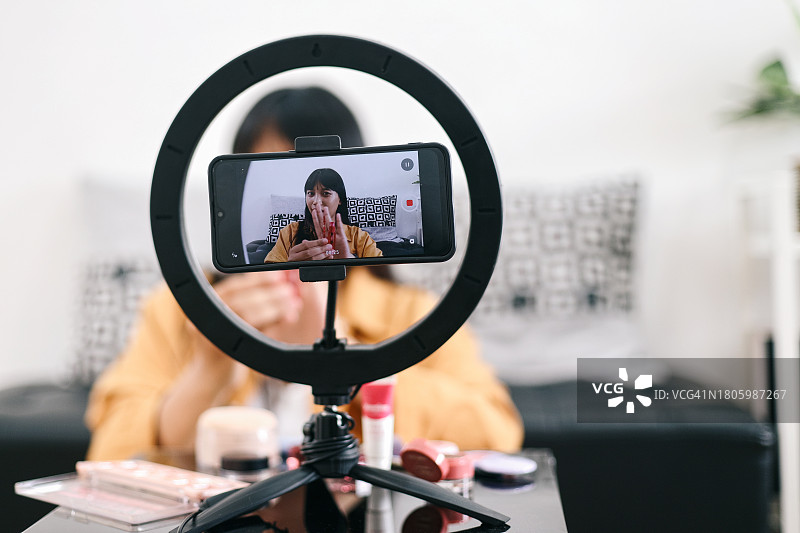 Side Hustle - Beauty Vlogger Live Streaming图片素材