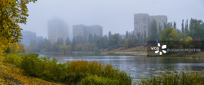 基辅第聂伯河流域的秋季公园图片素材