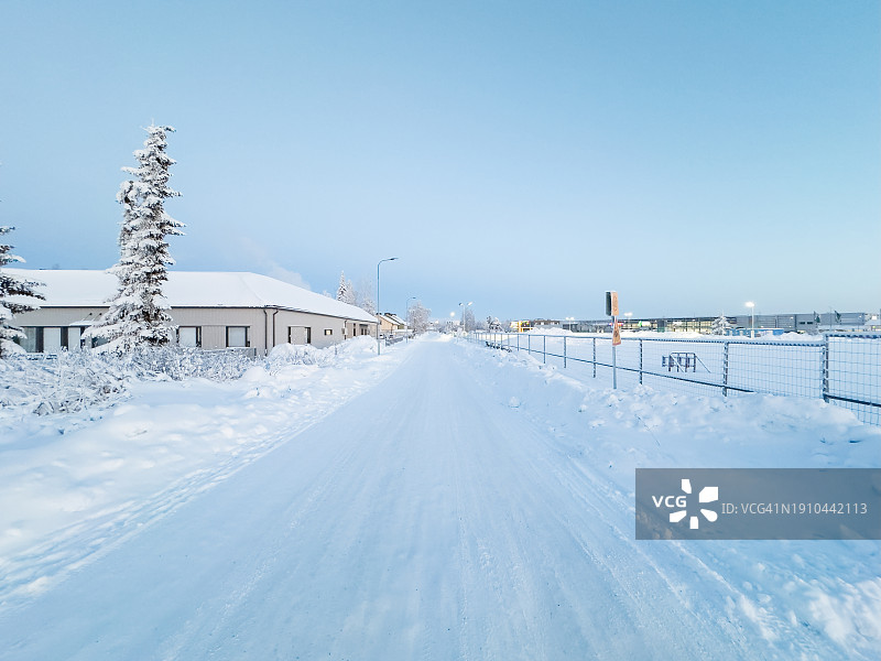 农村地区被雪覆盖的道路图片素材