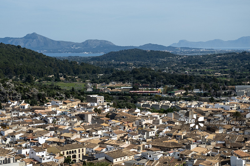 西班牙马略卡岛迷人的城市波伦萨鸟瞰图。图片素材