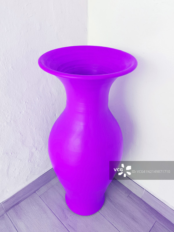 紫色的花瓶图片素材