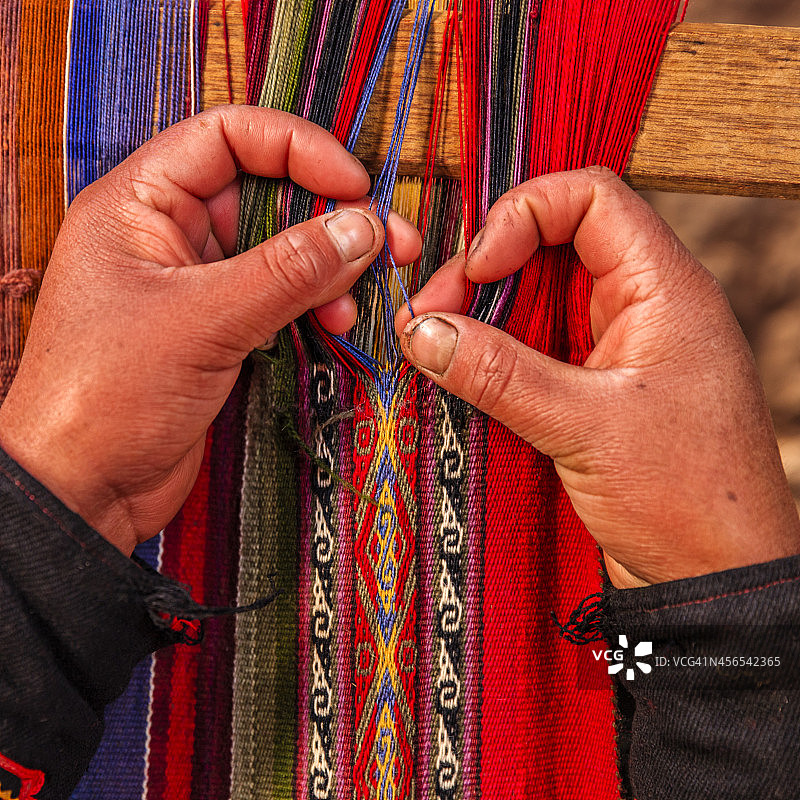 秘鲁妇女编织，圣谷，钦切罗图片素材